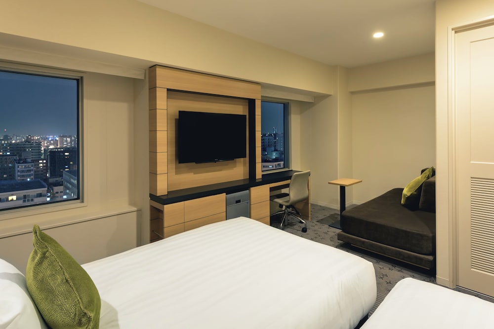 Standard Room, 2 Twin Beds (Bath Shower Combo, Mid Floor) - Photo 1
