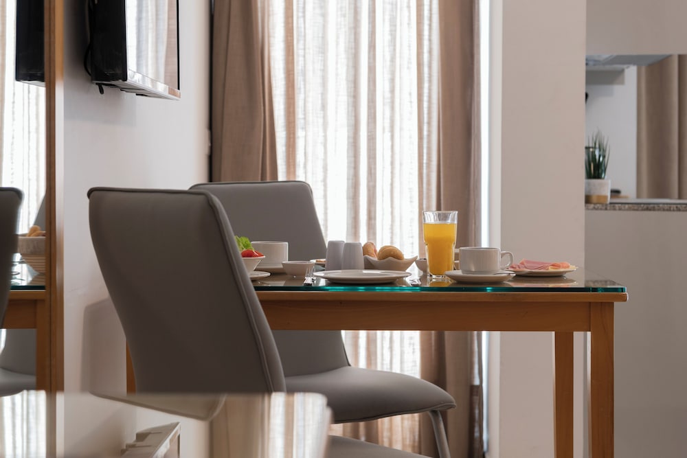 Family Room (Sea Front) - Photo 7