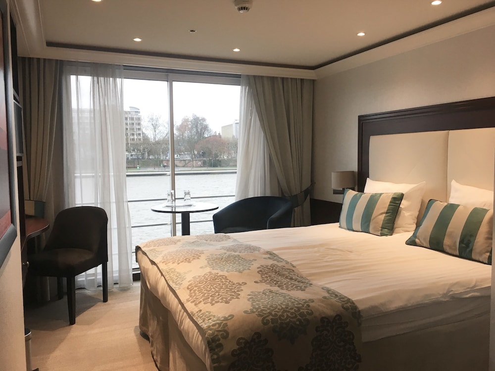 Comfort Double or Twin Room, 1 Queen Bed, City View photo 3