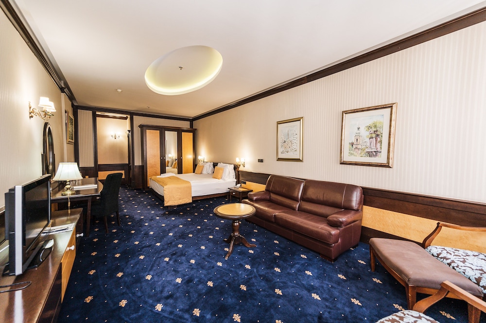 Superior Twin Room, City View photo 2