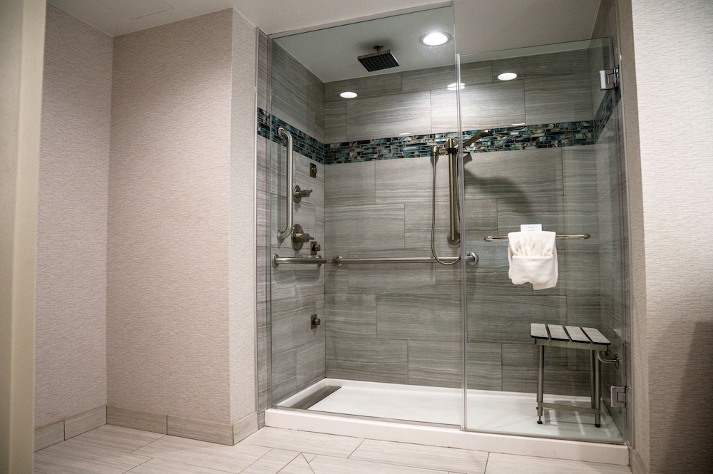 1 King Accessible Suite with 3X3 Shower - Photo 6