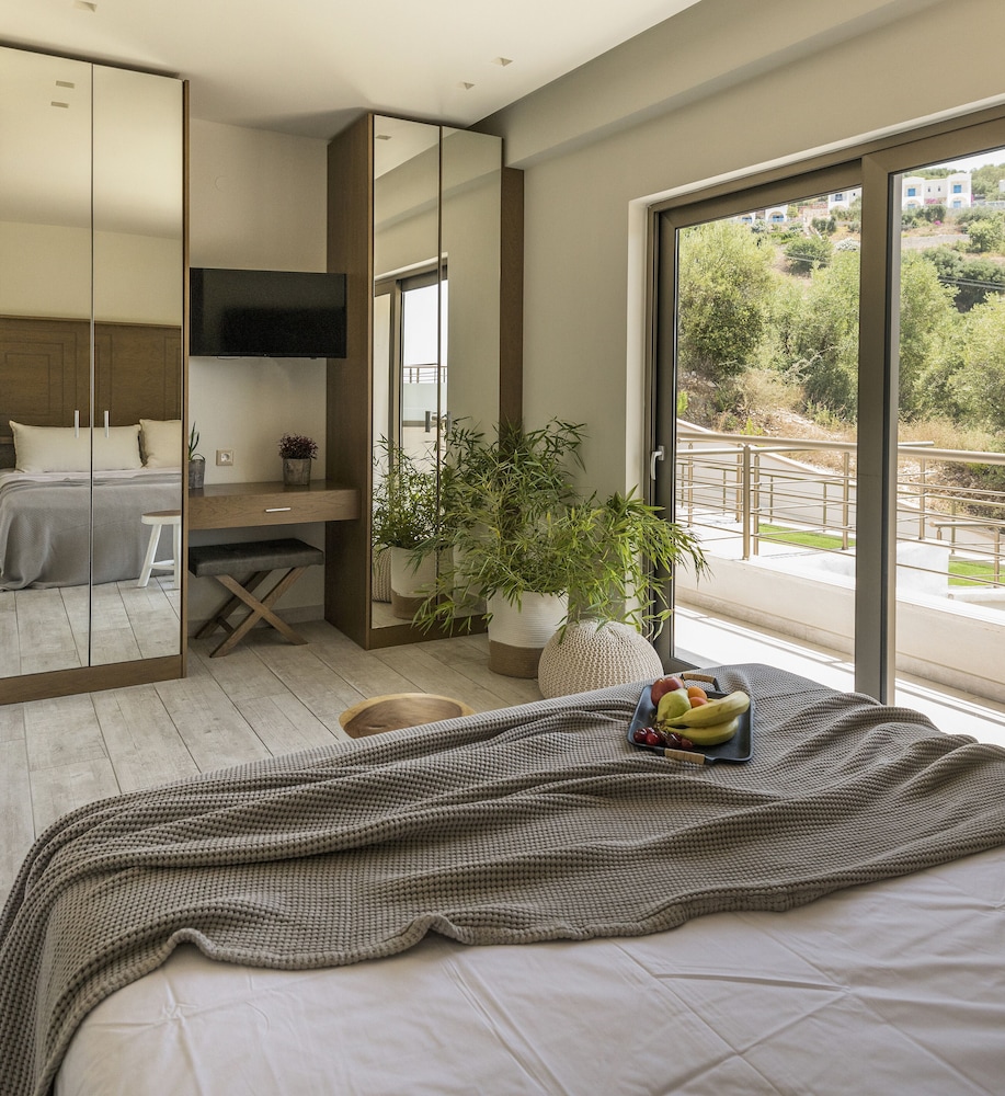 Double Suite & Sharing Terrace with Sea