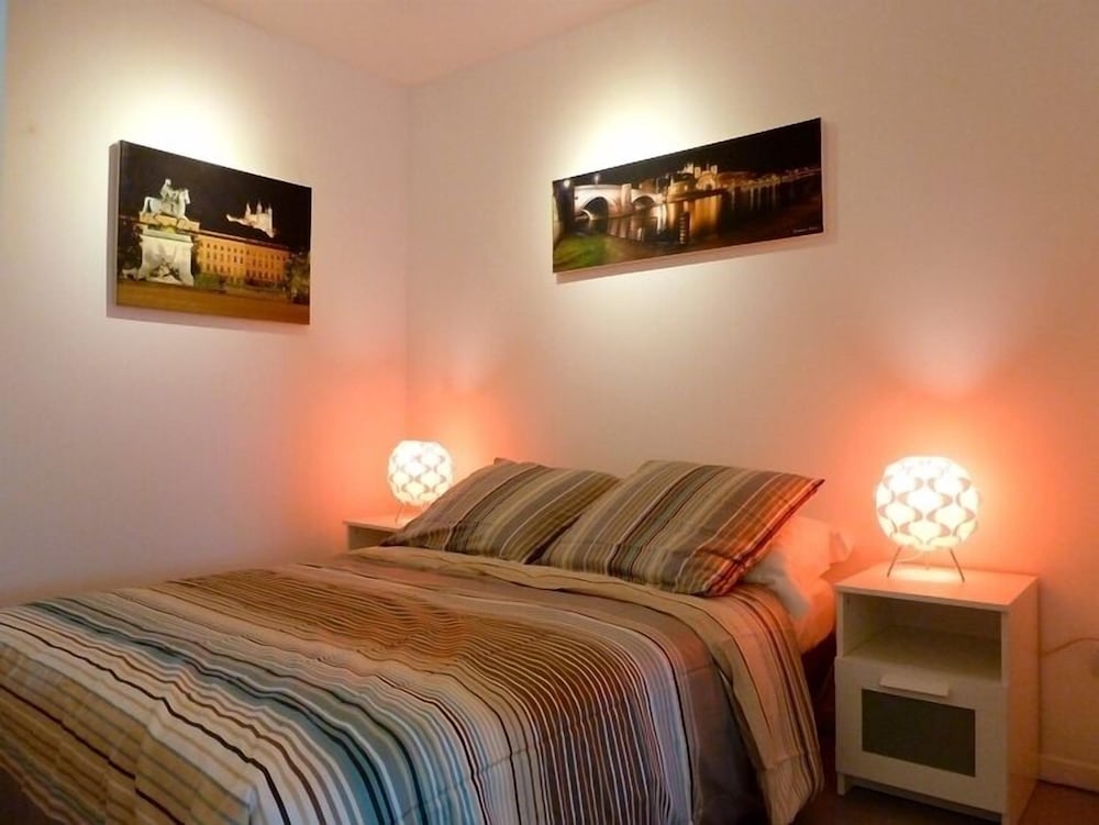 Studio, garden view- free parking