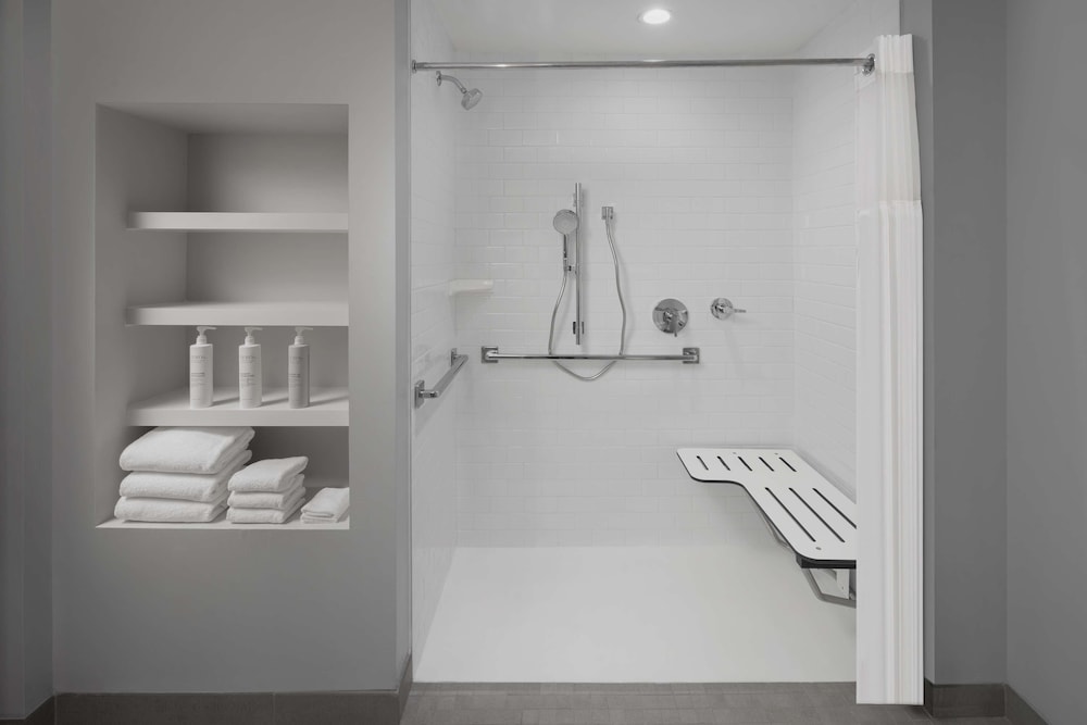 Room, 1 King Bed, Accessible (Mobility & Hearing, Roll-In Shower) - Photo 5