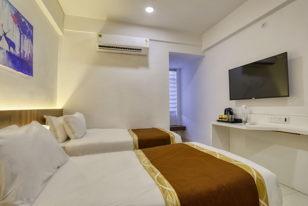 Deluxe Room - Photo 12