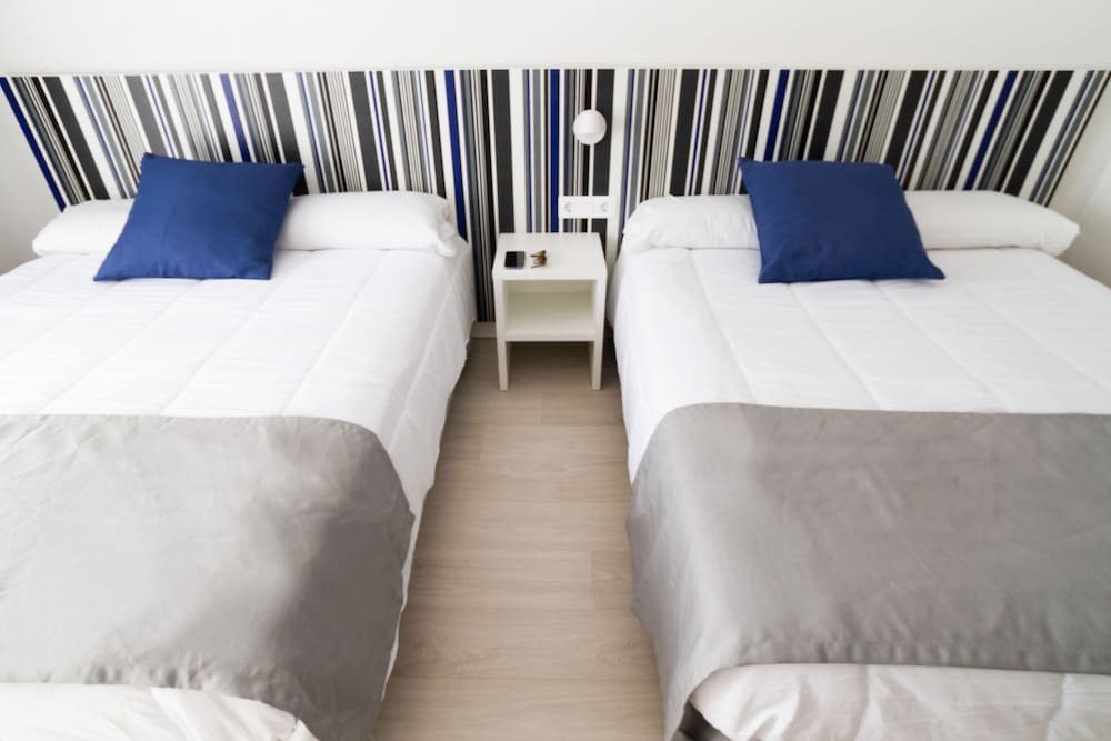Standard Quadruple Room (2+2) - Photo 2