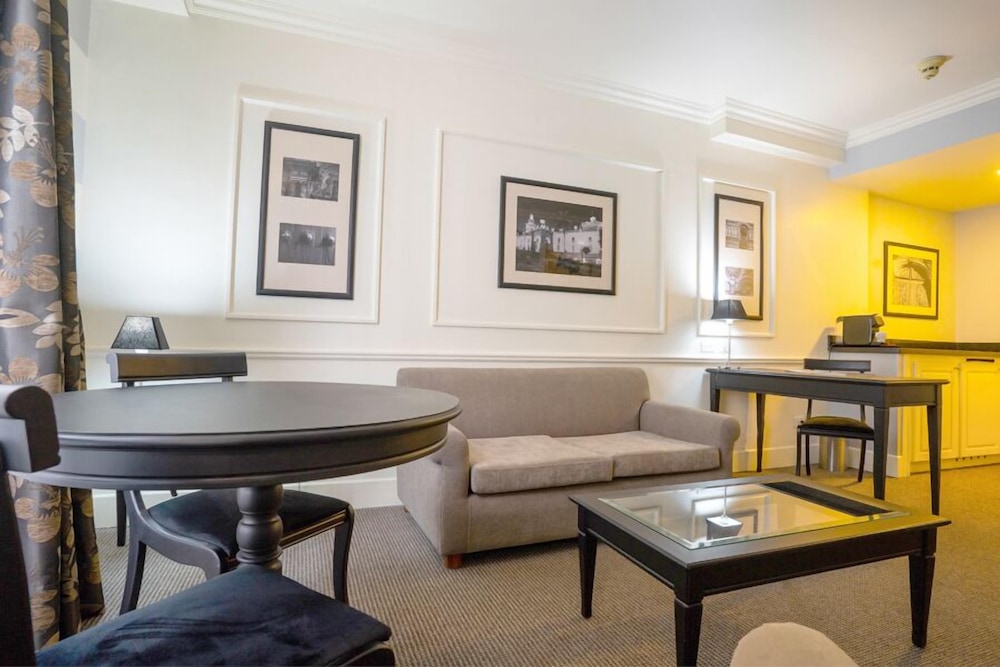 Suite - Photo 4