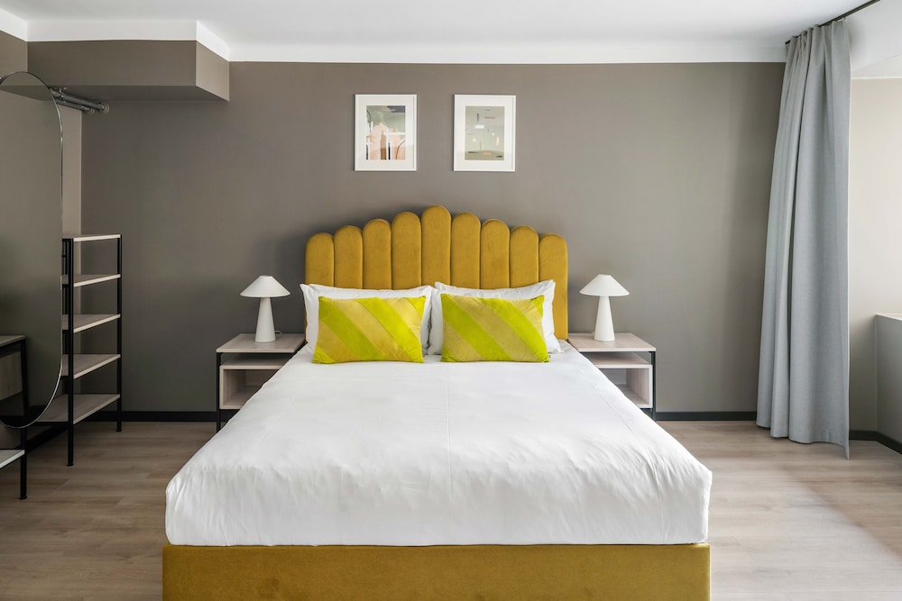 XL Studio, Kitchenette, Sofa Bed thumbnail 6
