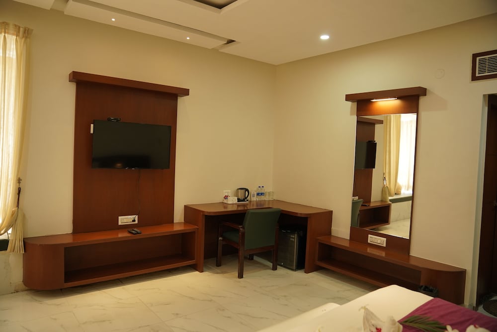 Deluxe Room, 1 Double Bed photo 2