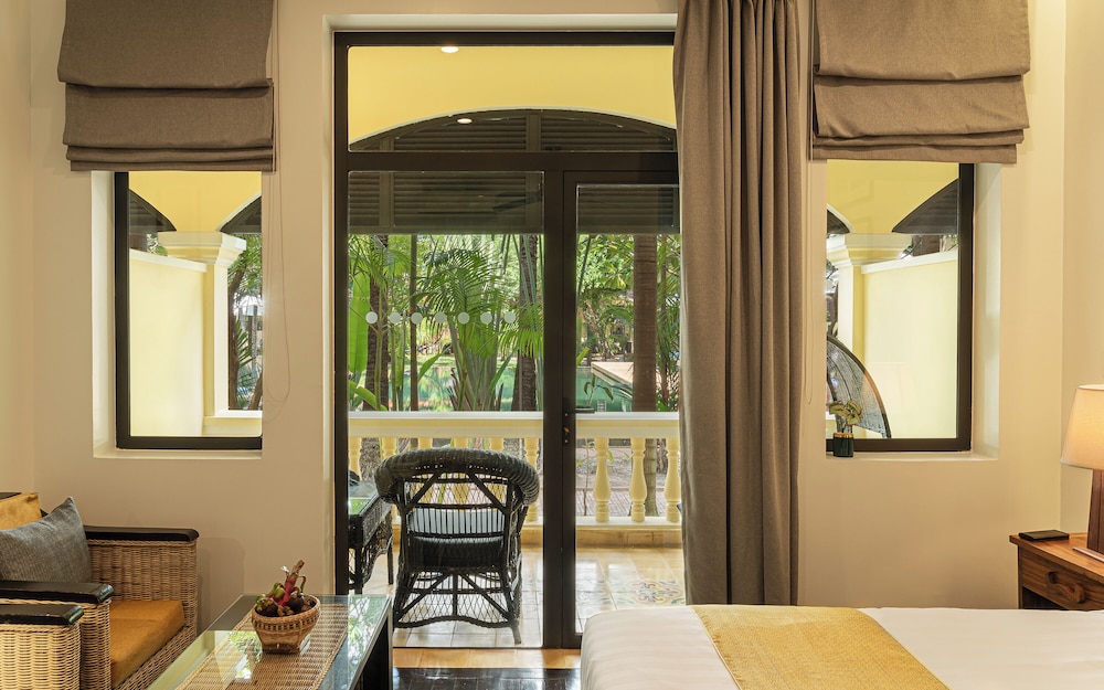 Family Suite with Pool view photo 2