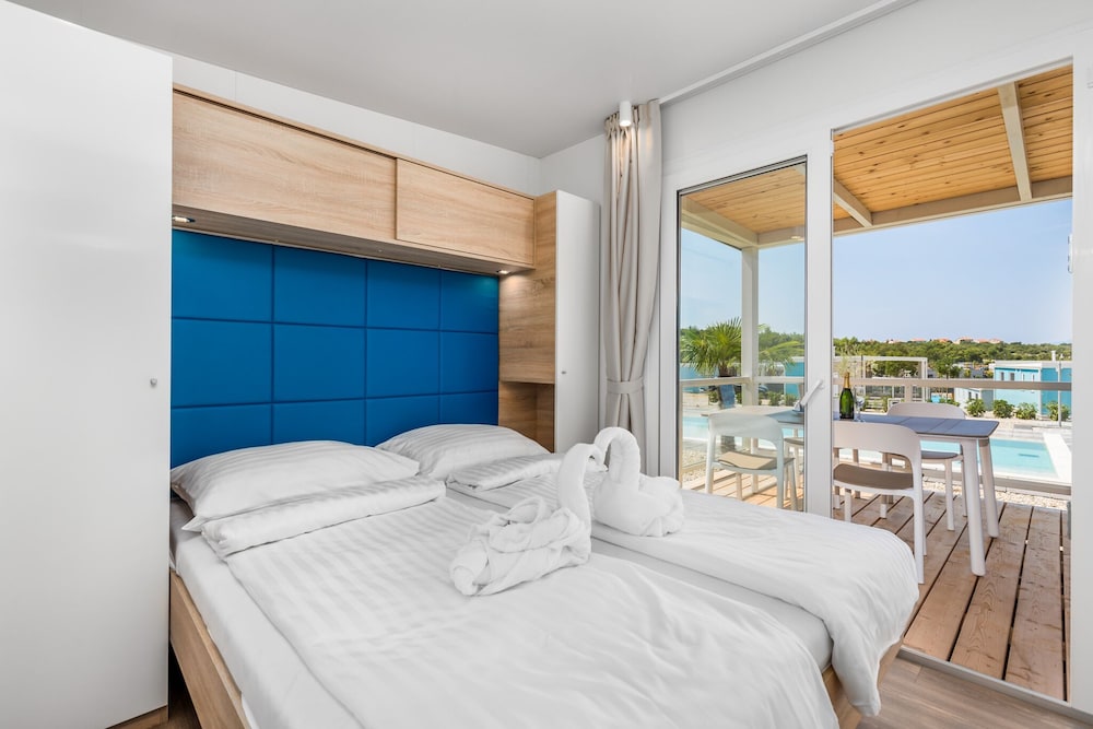Mobile Home (Sea side)