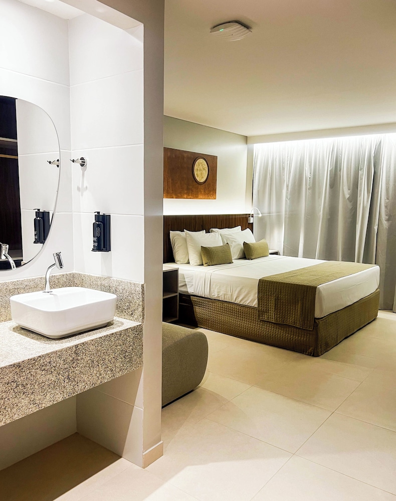 Premium Studio Suite, 1 Queen Bed photo 3
