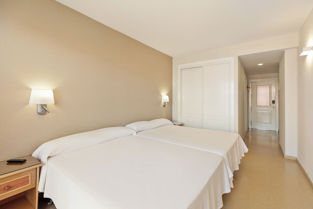 Double Room (1 adult)