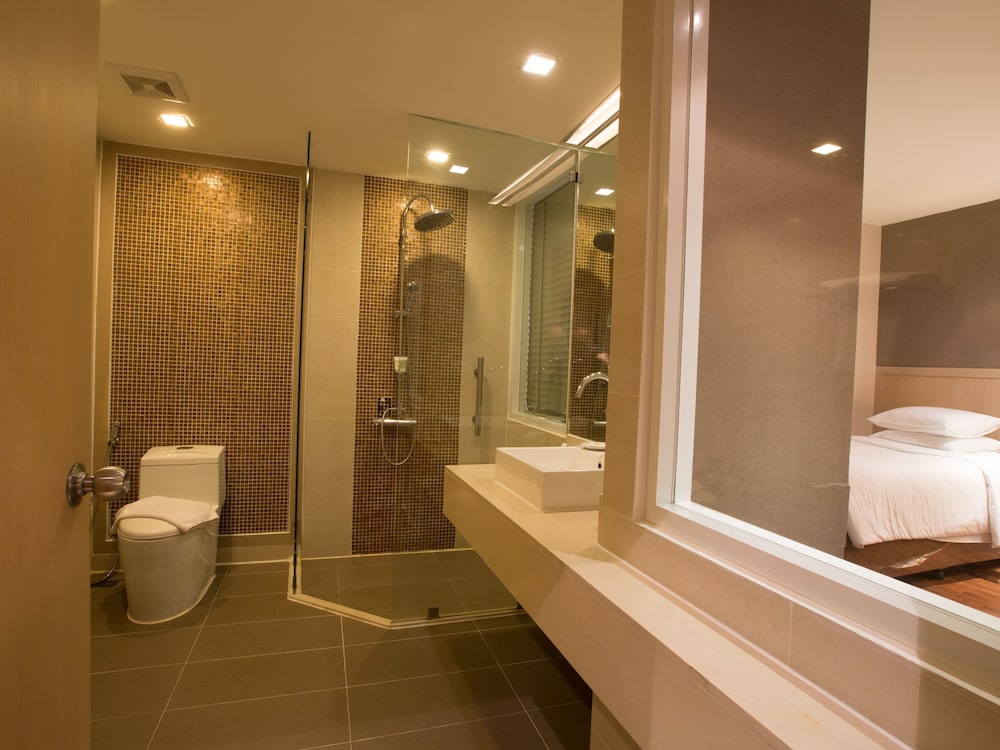 Two Bedroom Suite - Photo 5
