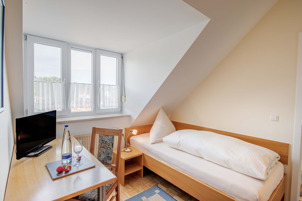 Economy Single Room