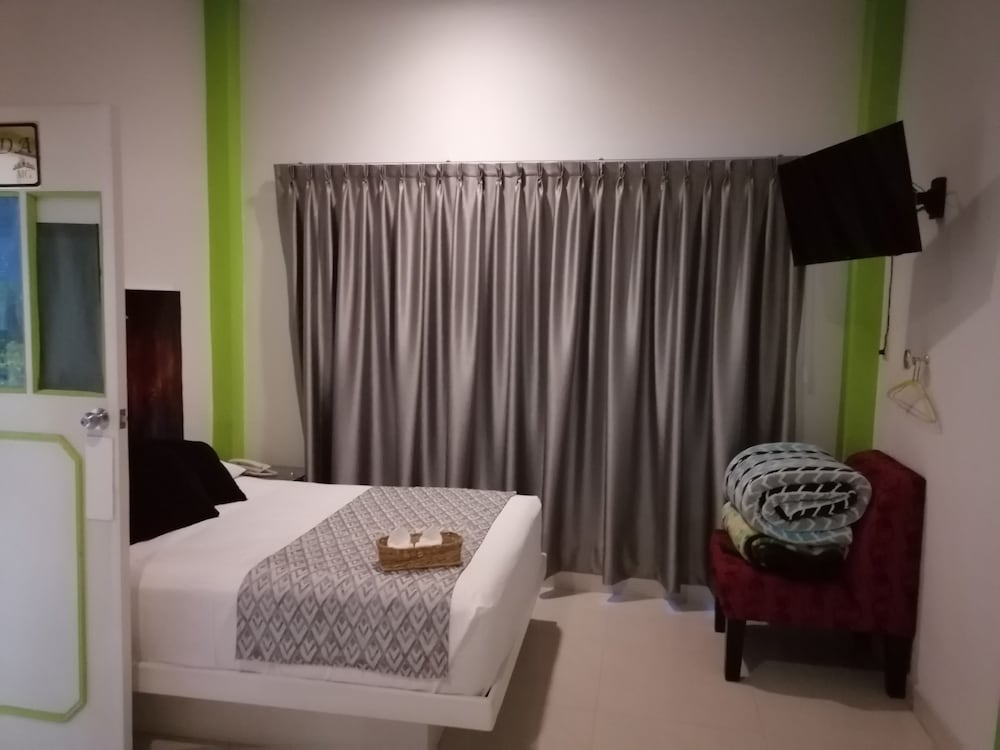 Family Room photo 3