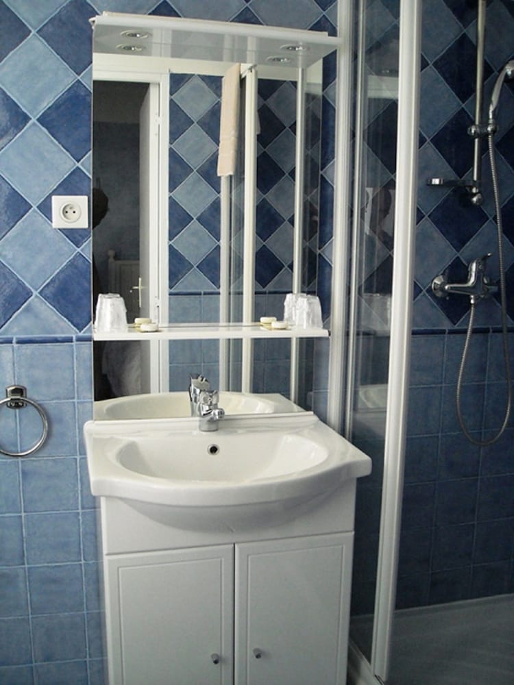 Triple Room, Multiple Beds, Non Smoking photo 3