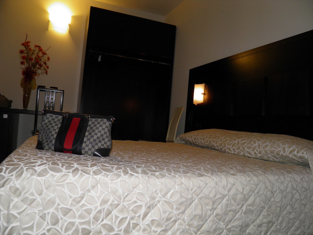 Classic Twin Room, Private Bathroom