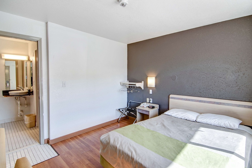 Deluxe Room, 1 Double Bed, Non Smoking, Kitchenette photo 2