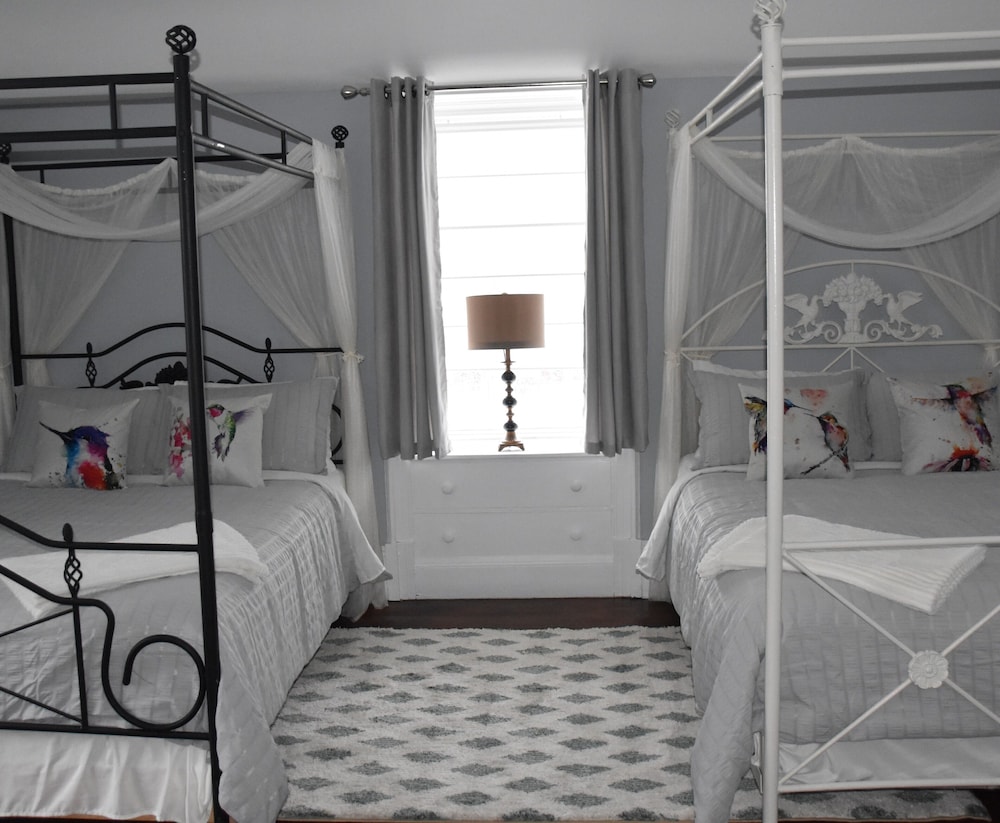 Hummingbird Suite photo 1