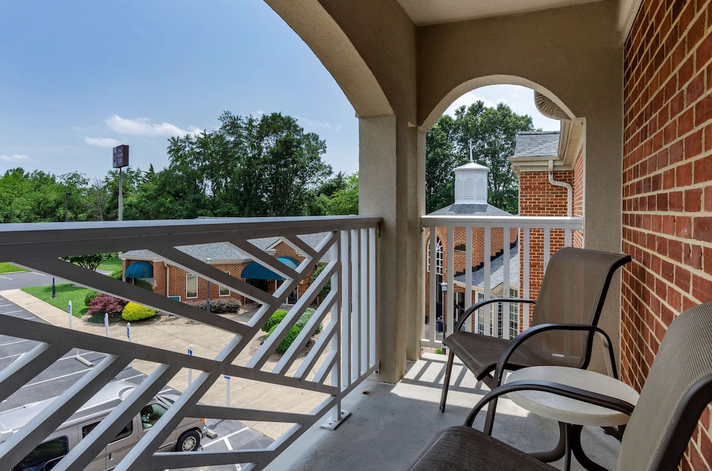 Standard Room, 1 King Bed, Accessible, Balcony - Photo 4