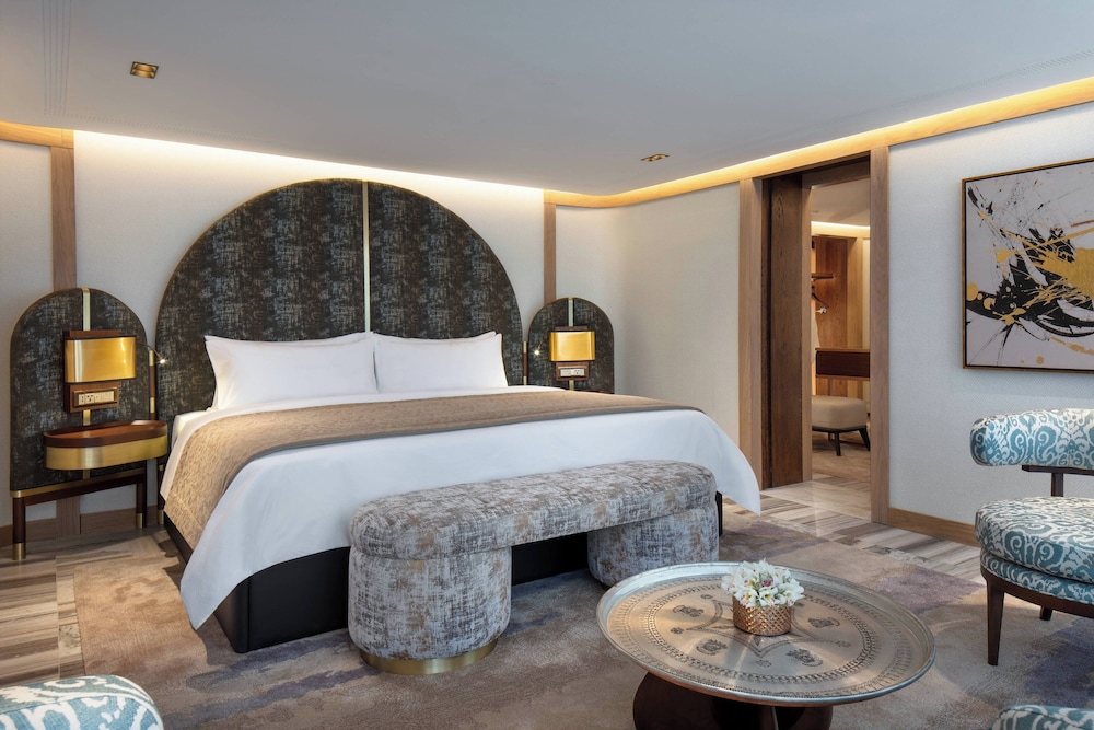 Royal Suite, 1 Bedroom, Terrace thumbnail 5