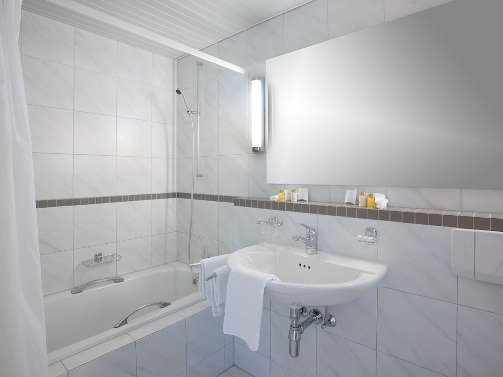 Deluxe Double Room, 1 Queen Bed, Mountain View photo 2