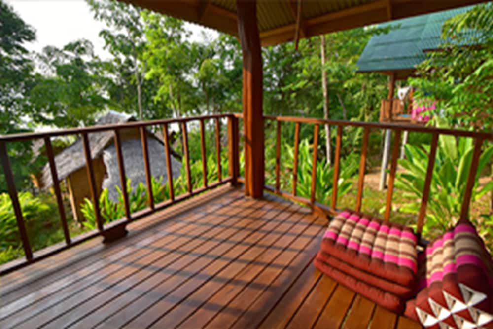 Deluxe Bungalow with Fan photo 3