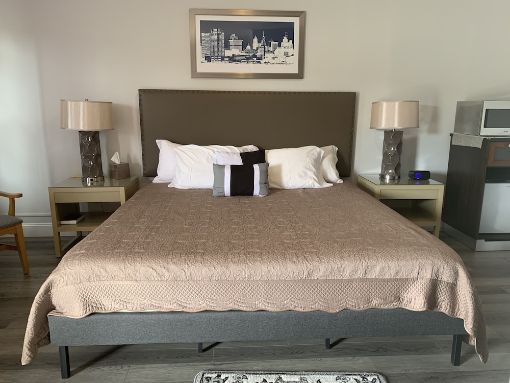 Suite, 1 King Bed, Jetted Tub photo 2