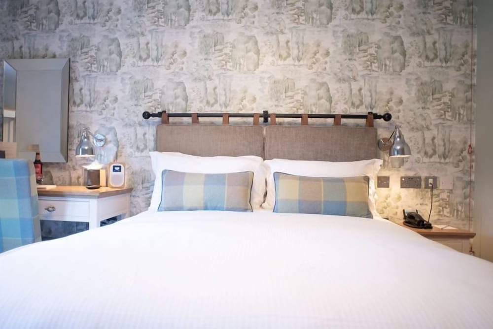 Standard Room, 1 King Bed photo 2