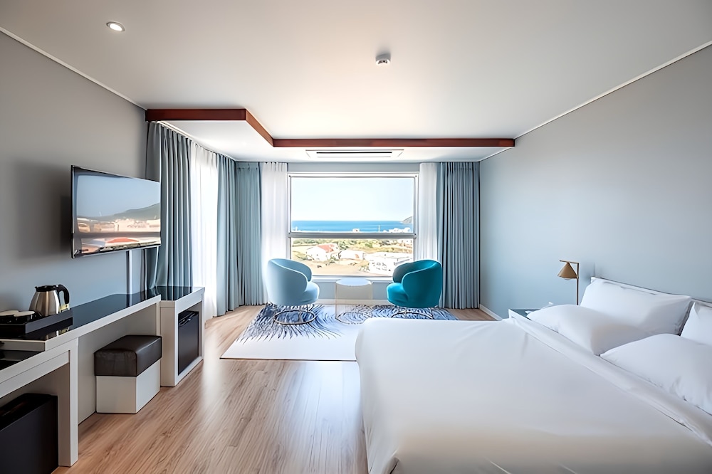 Junior Twin Room, 2 Double Beds, Sea View