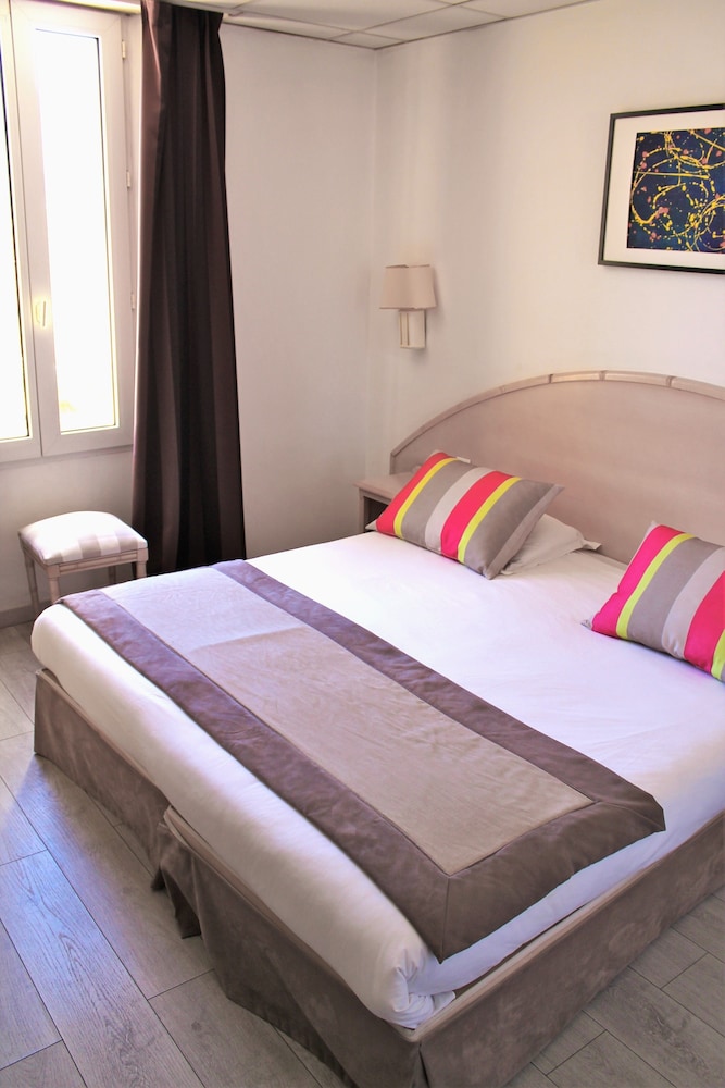 Standard Double Room - Photo 7