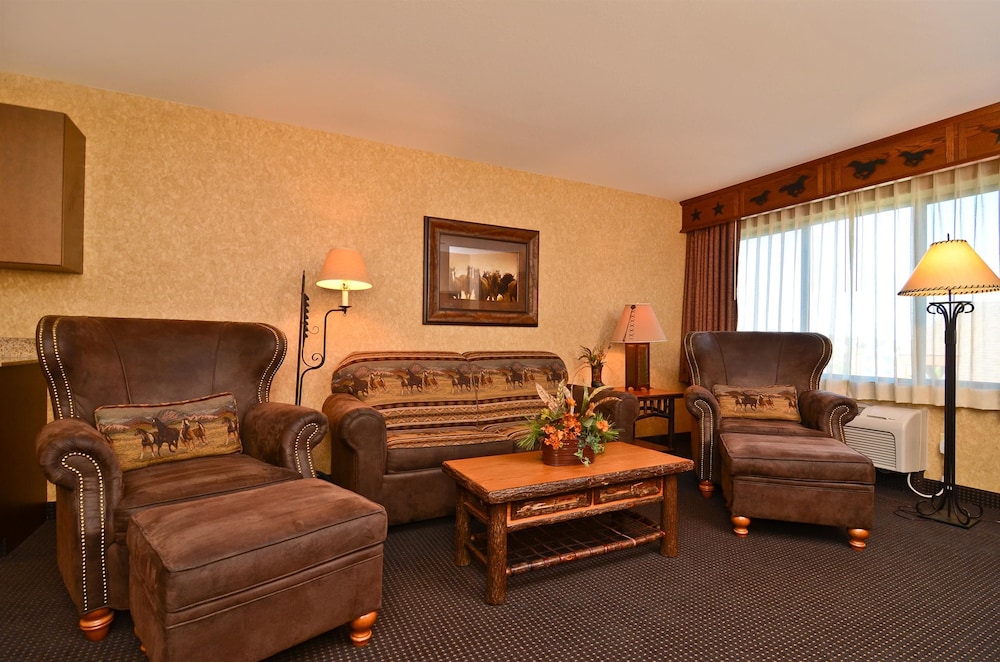 Suite, 1 King Bed, Non Smoking, Jetted Tub (with Sofabed) - Photo 2