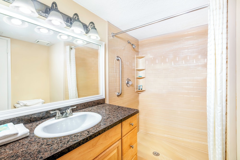 2 Bedroom Suite with Washer and Dryer - Photo 14