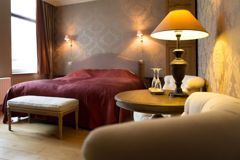 Deluxe Room (Massage Bathtub) photo 1