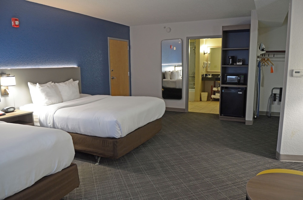Suite, Multiple Beds, Accessible, Non Smoking - Photo 1
