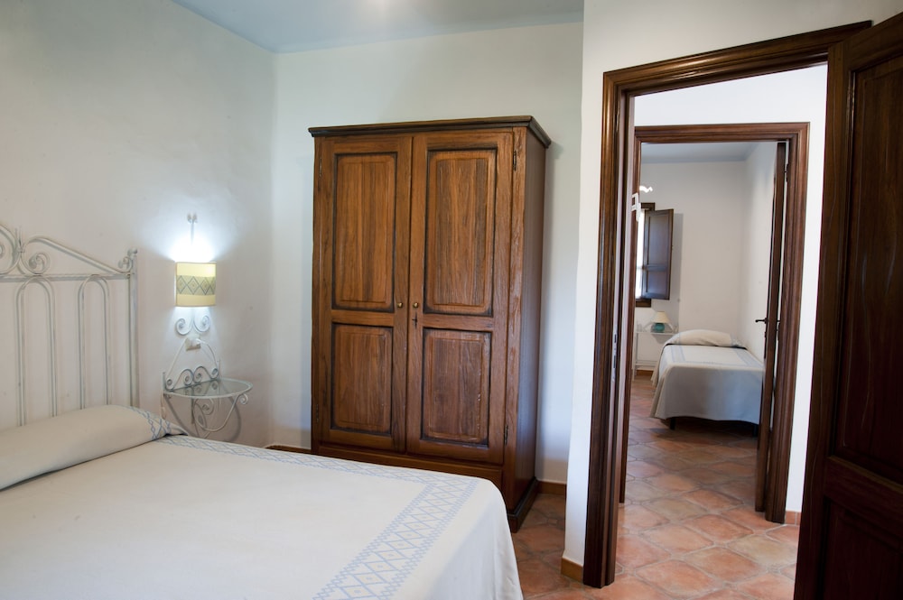 Economy Quadruple Room photo 3