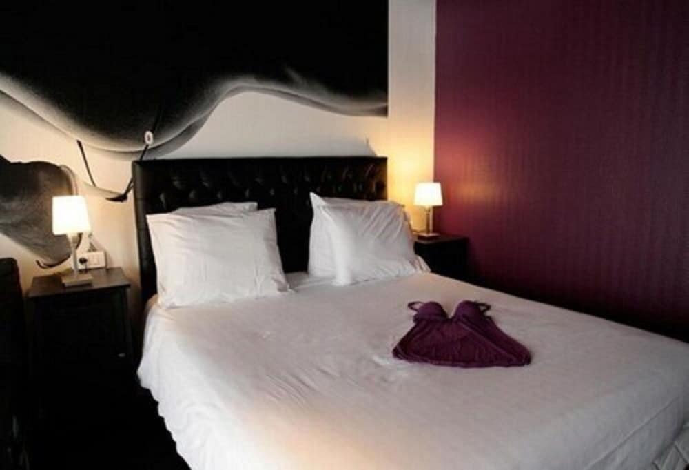2 Communicating Comfort Rooms Double or twin beds photo 1