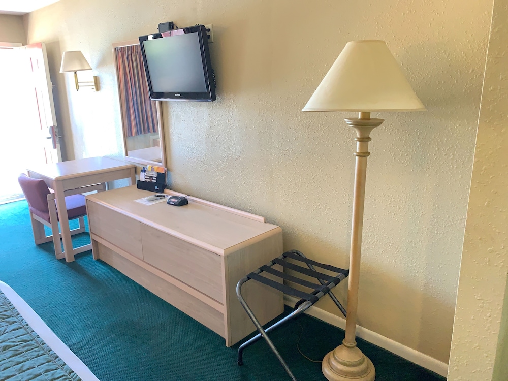 Room, 2 Double Beds, Smoking - Photo 7