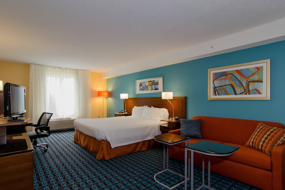 Room, 1 King Bed with Sofa bed (Mobility Accessible, Tub) - Photo 2