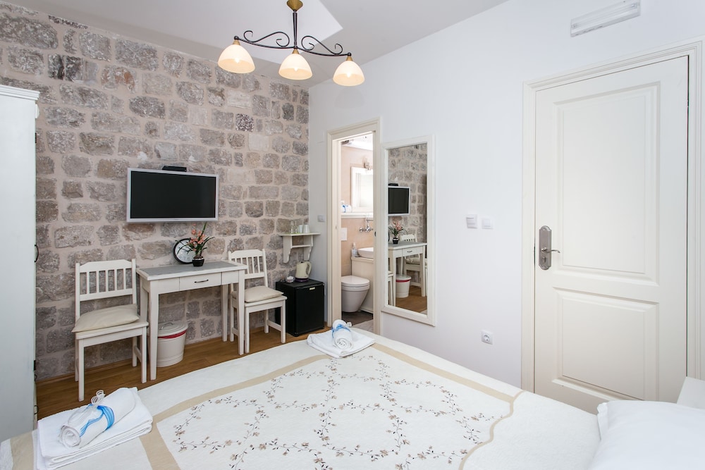 Twin Room (Deluxe Double or Twin Room with City )