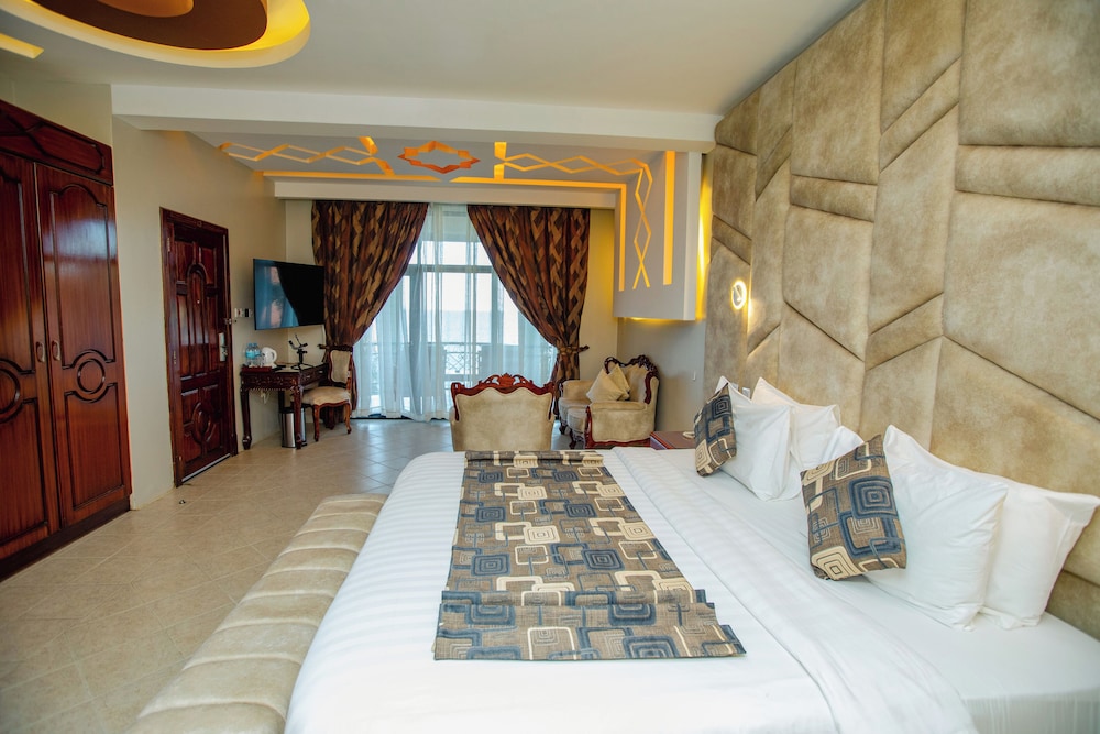 Executive Suite - Photo 4