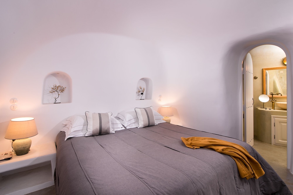 Ligaria Cave Suite with Caldera View - Photo 1