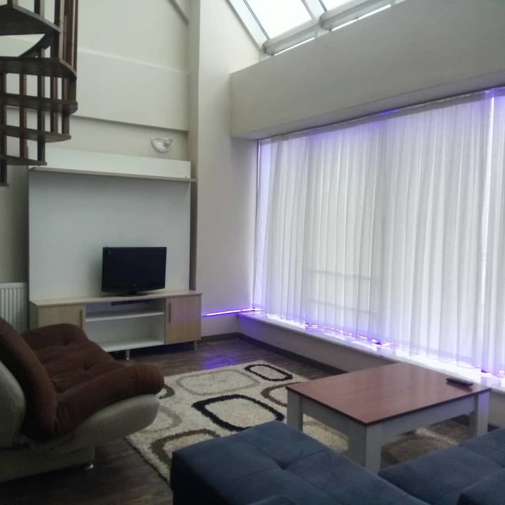 Duplex, Smoking, Lake View photo 2