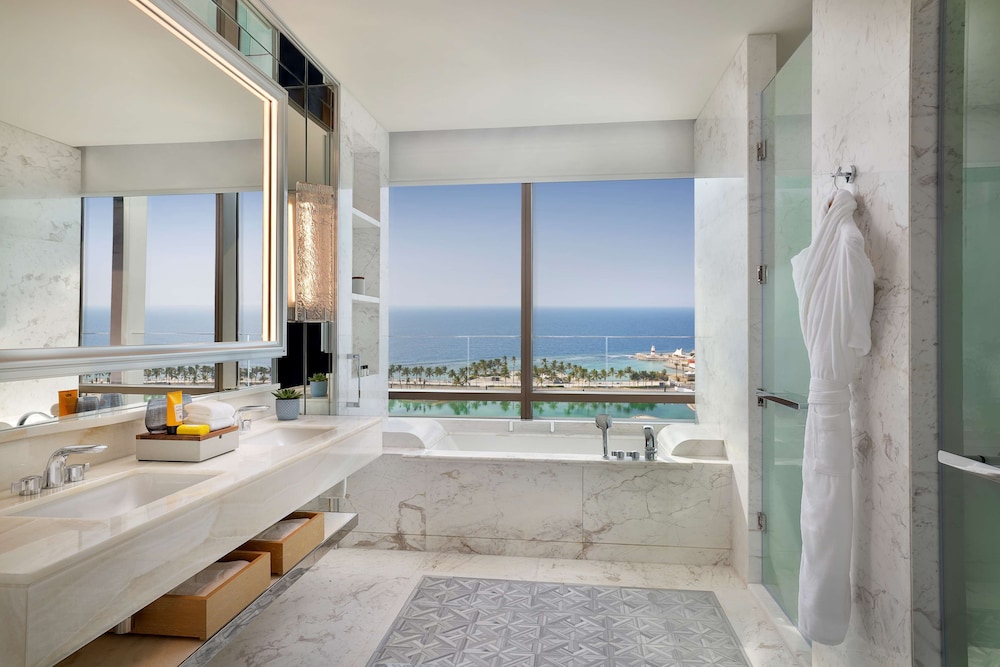 Horizon Suite Sea and City View King - Photo 2