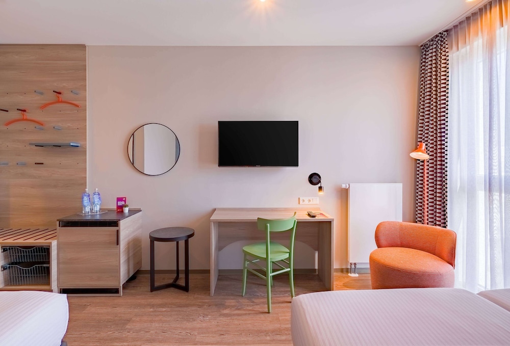 Deluxe Room, Multiple Beds - Photo 3