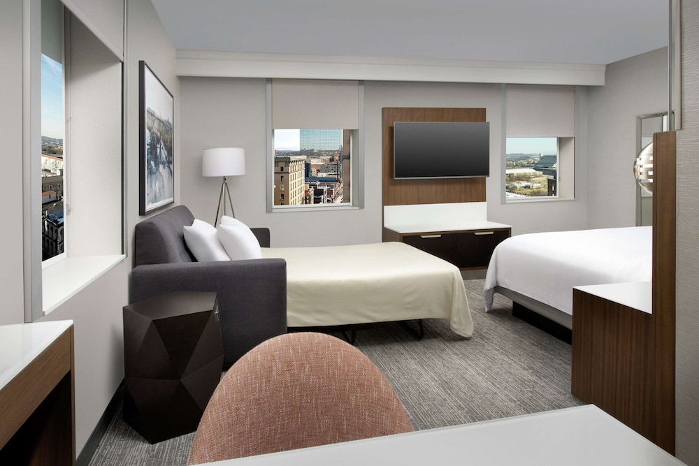 Suite, 1 King Bed - Photo 3