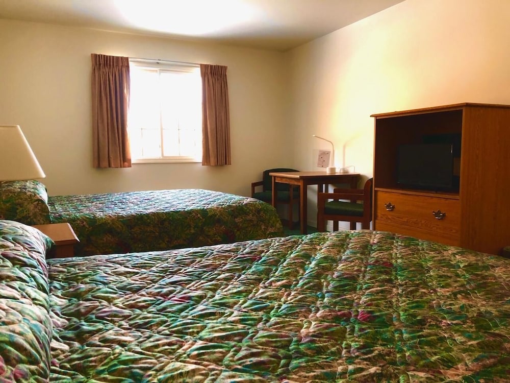 Room, 2 Queen Beds photo 2