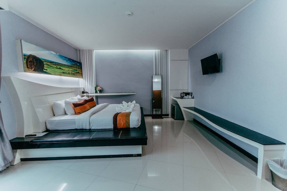 Superior king bed photo 3