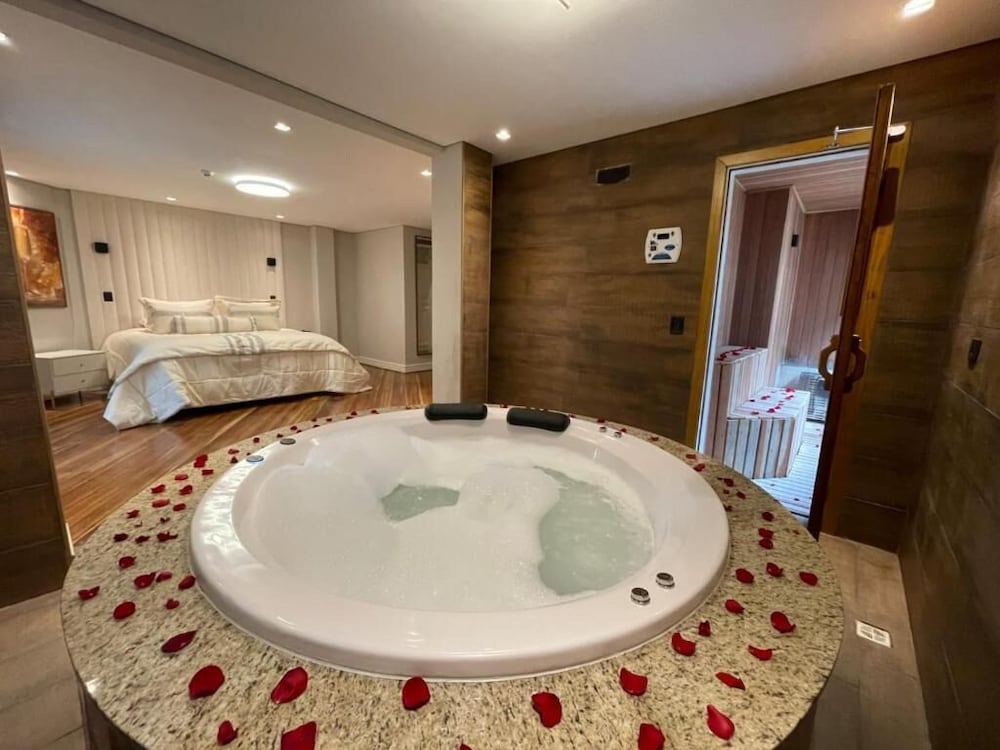 Imperial Suite com varanda, vista, sauna privativa, banheira de hidromassagem e cama king